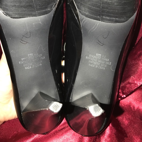 Black BCBG Generation Heels - Picture 5 of 8