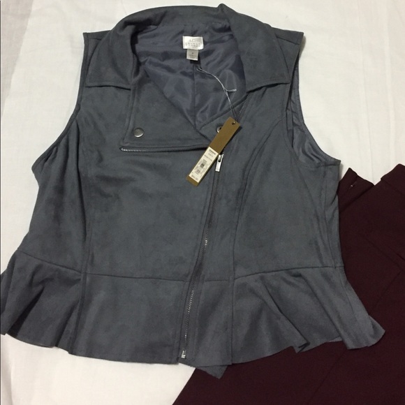 LC Lauren Conrad Jackets & Blazers - NWT LC Dressed to Frill Slate Suede Vest