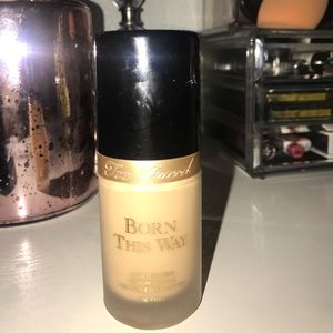 Too faced born this way foundation (vanilla)