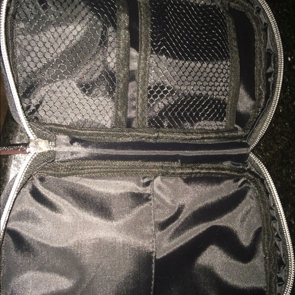 Side Zip Beauti Control Make Up Compartment Bag - Picture 2 of 4