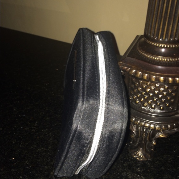 Side Zip Beauti Control Make Up Compartment Bag - Picture 3 of 4