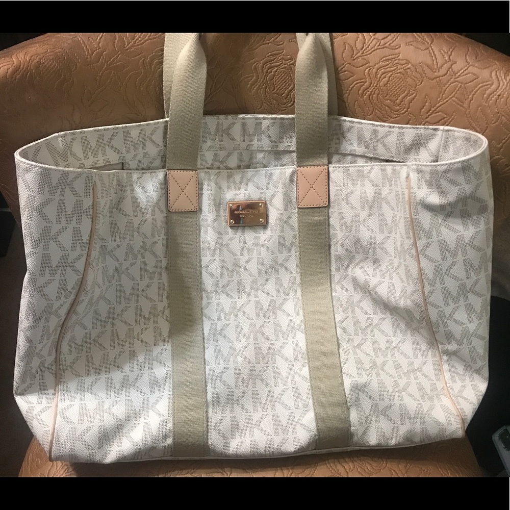 SOLD!!! Micheal Kors travel tote