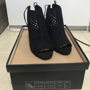 Forever 21: Black Booties/Heels, Size 7