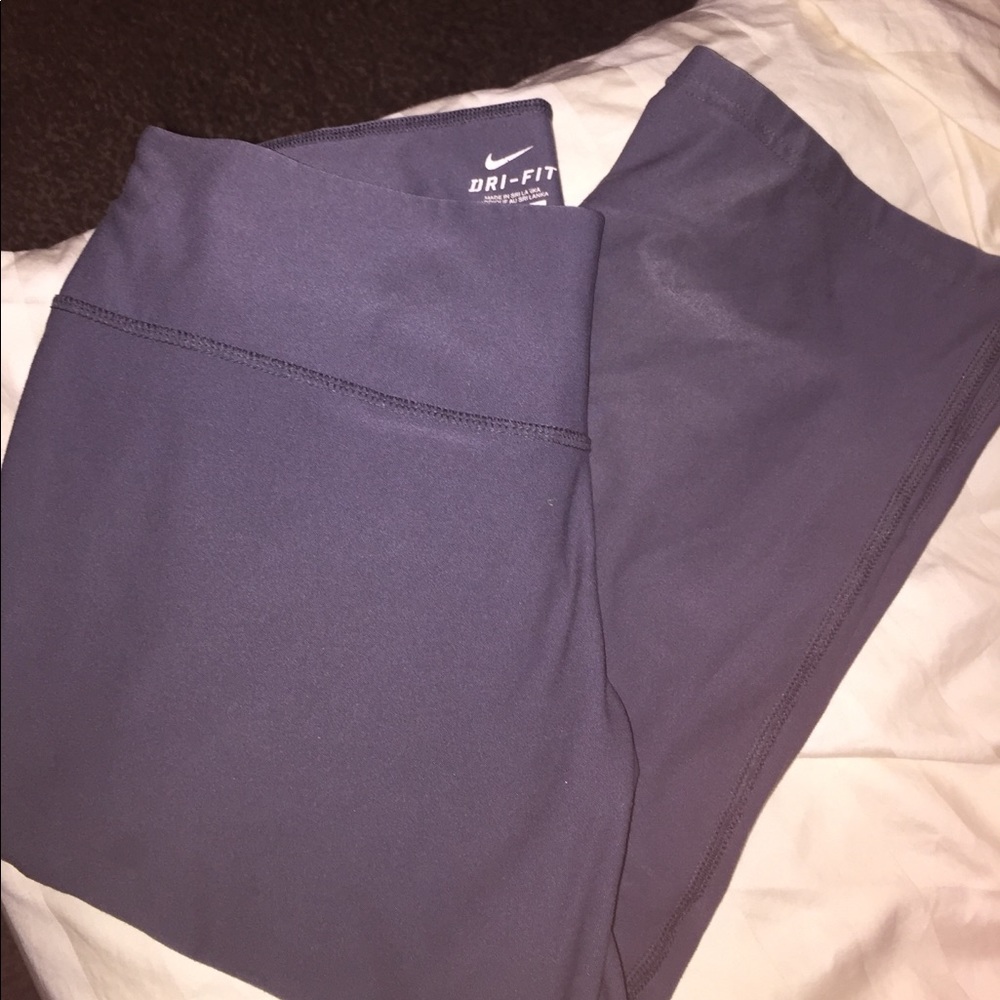 Nike grey crops