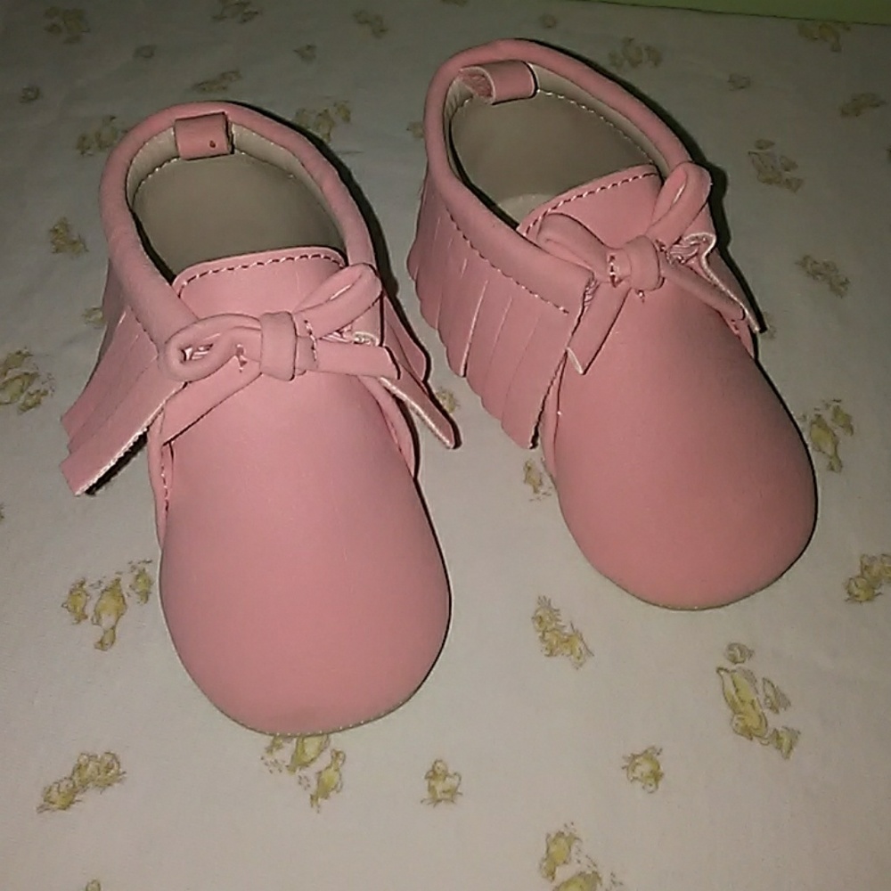 Baby Girl 12-18 M Pink Baby Mocs Never Worn NWOT