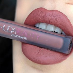 Huda Beauty Gossip Gurl Matte Lipstick