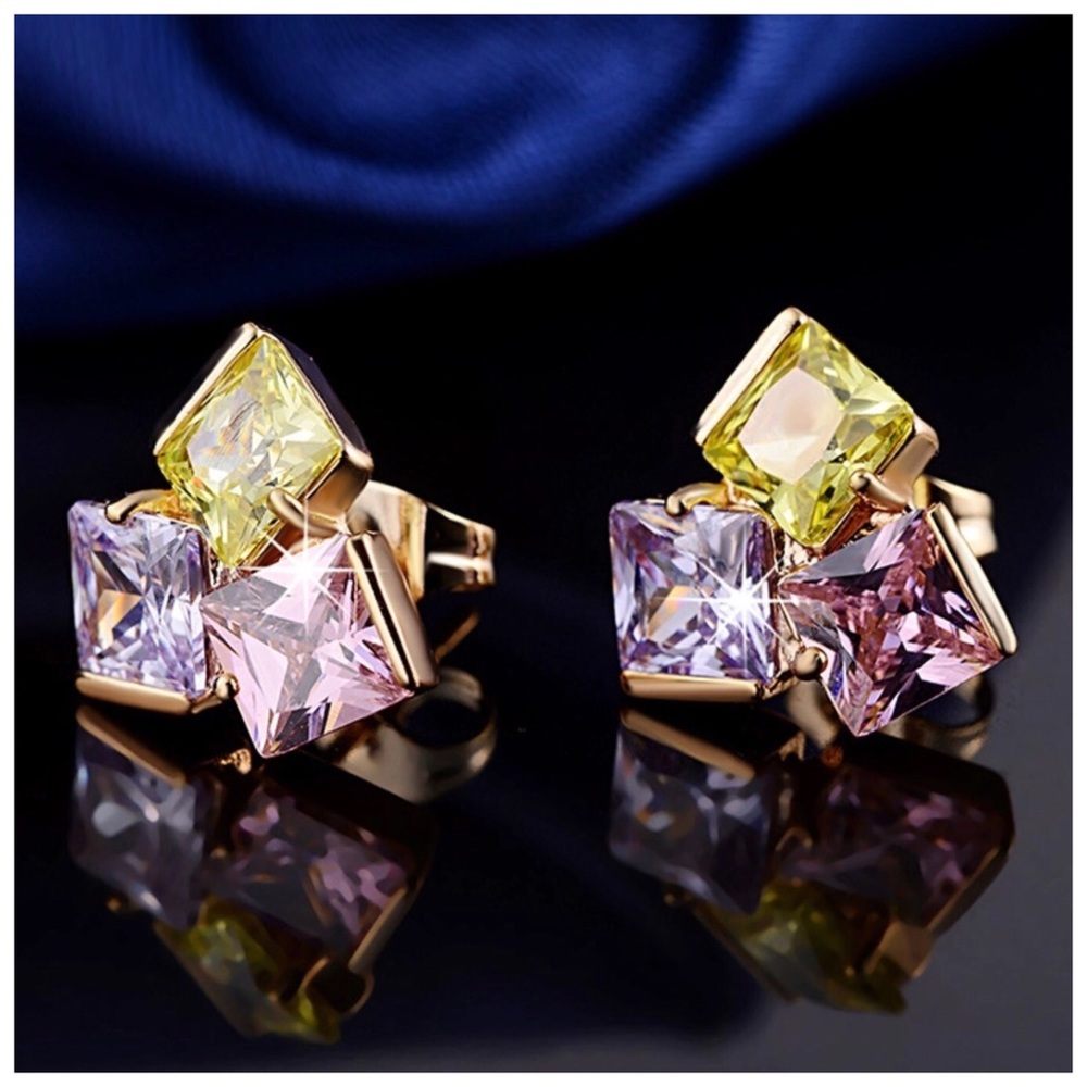 🆕 Swarovski Crystals Pastel Cube Earrings - Picture 2 of 3