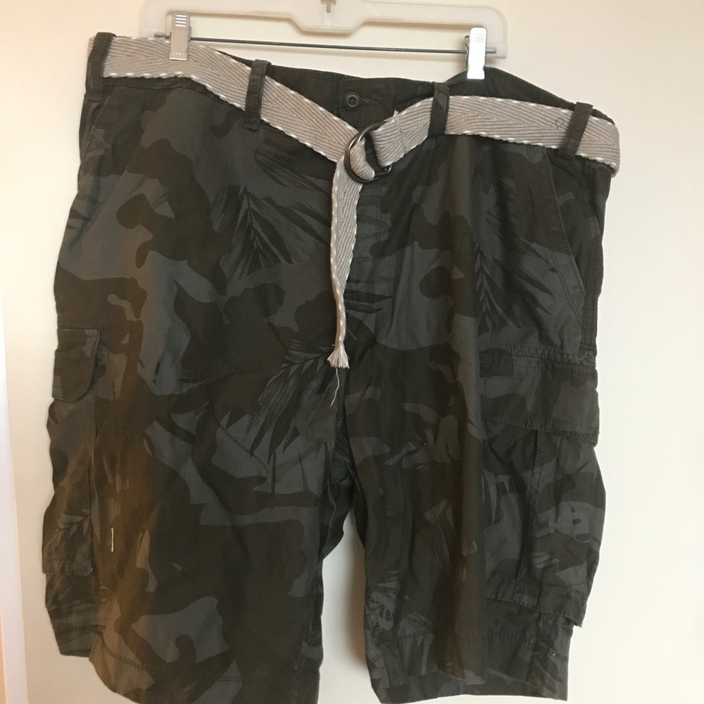 NWT Foundry cargo shorts with belt sz 44.
