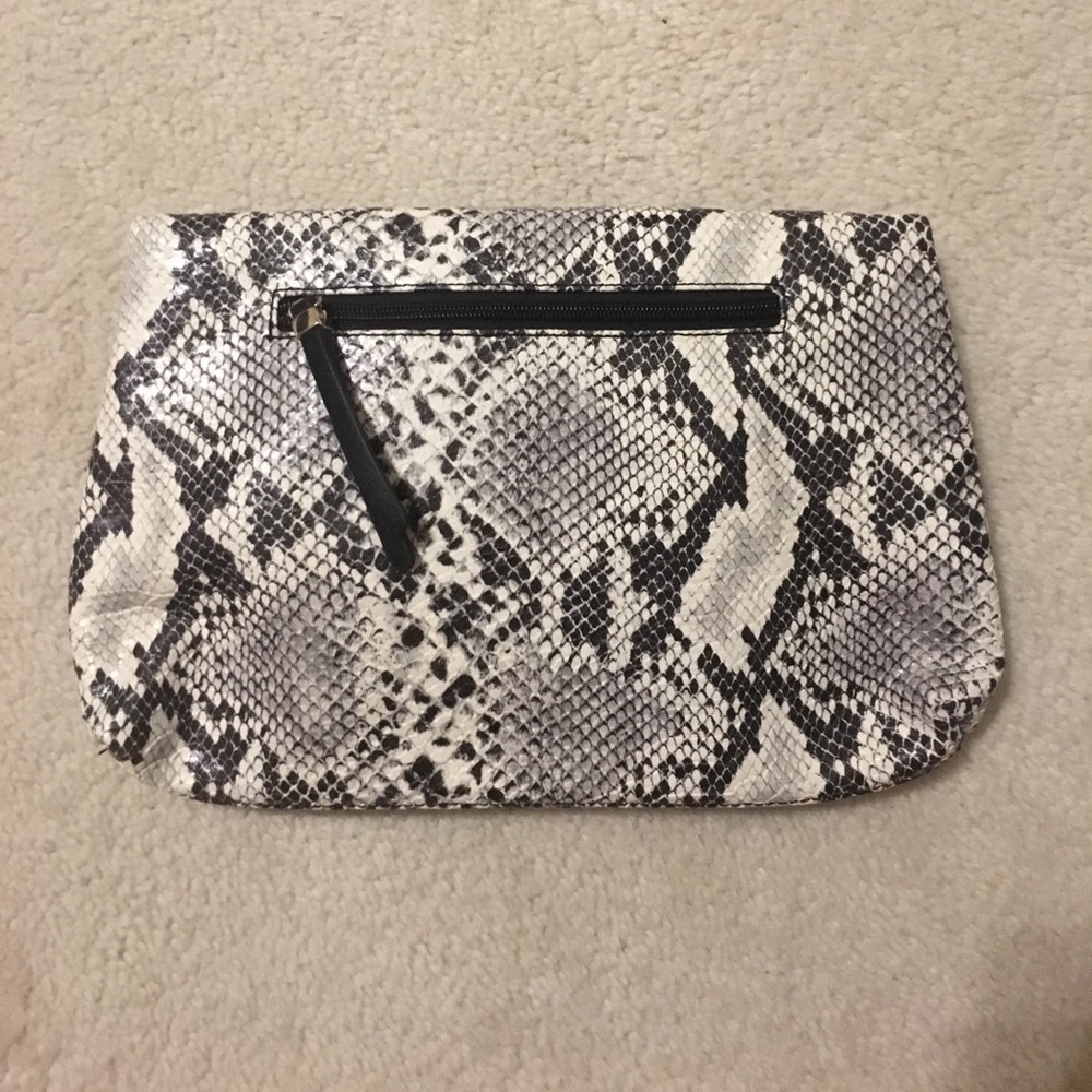 Clutch - Picture 2 of 5