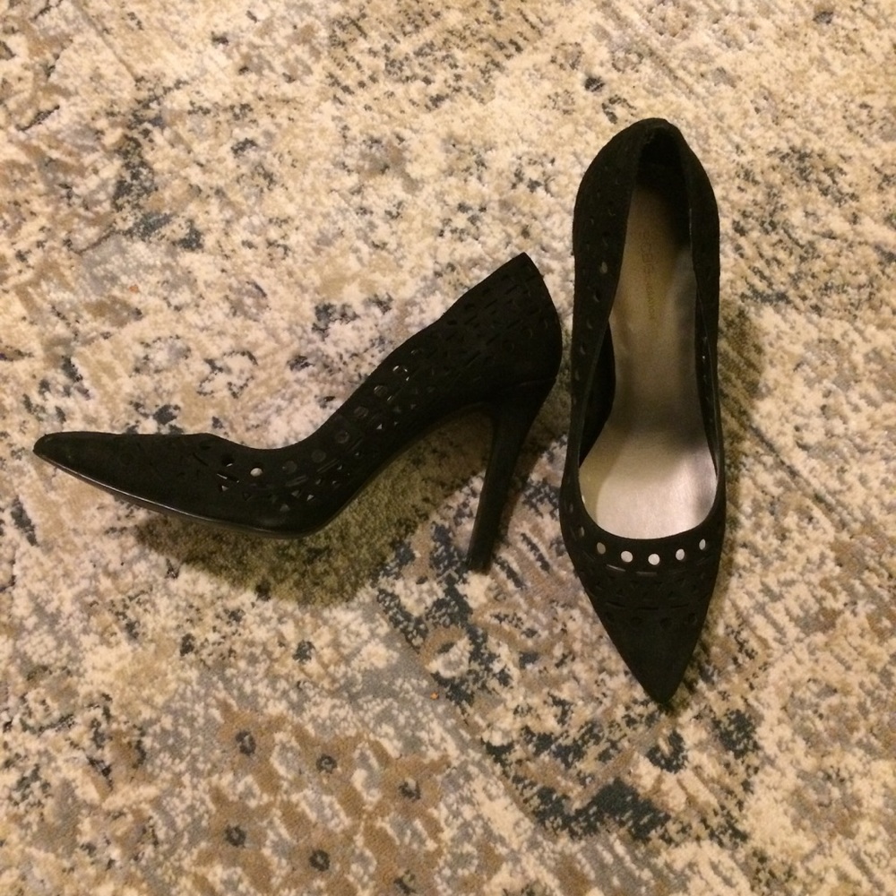 Beautiful BCBG laser cut detailed black heel