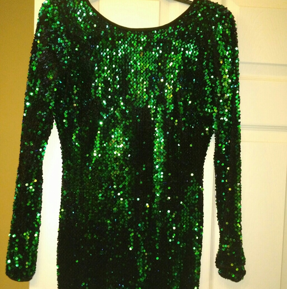 👑Green sequins dress