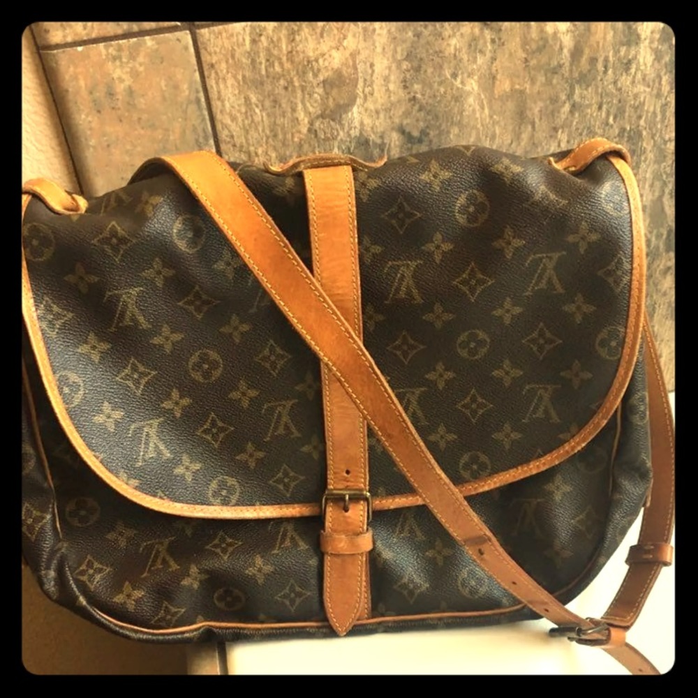 Louis Vuitton Samur 35