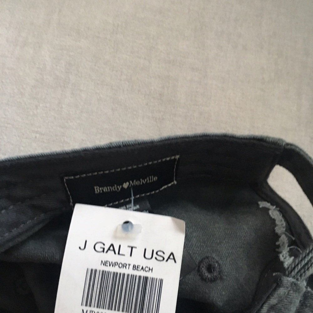 NWT Brandy Melville rose cap - Picture 3 of 4