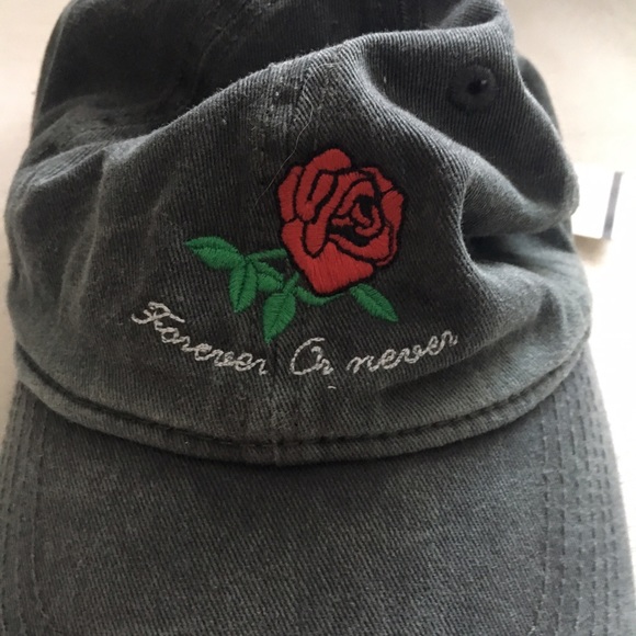 NWT Brandy Melville rose cap - Picture 2 of 4
