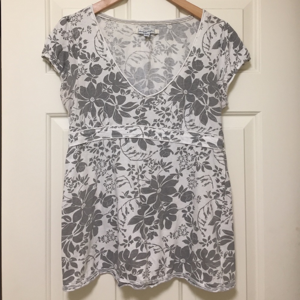 American Eagle Gray/White Floral Top