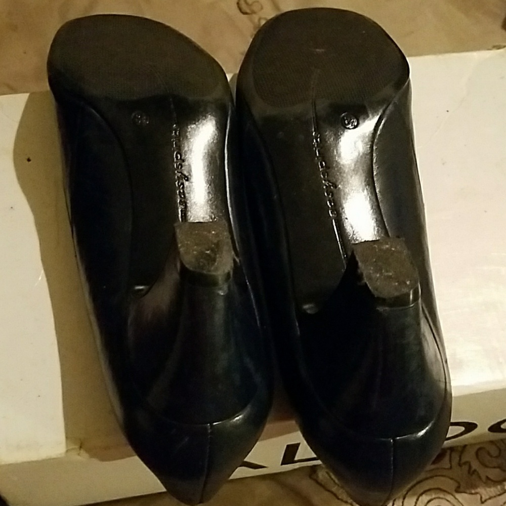 Shoes - Picture 3 of 3