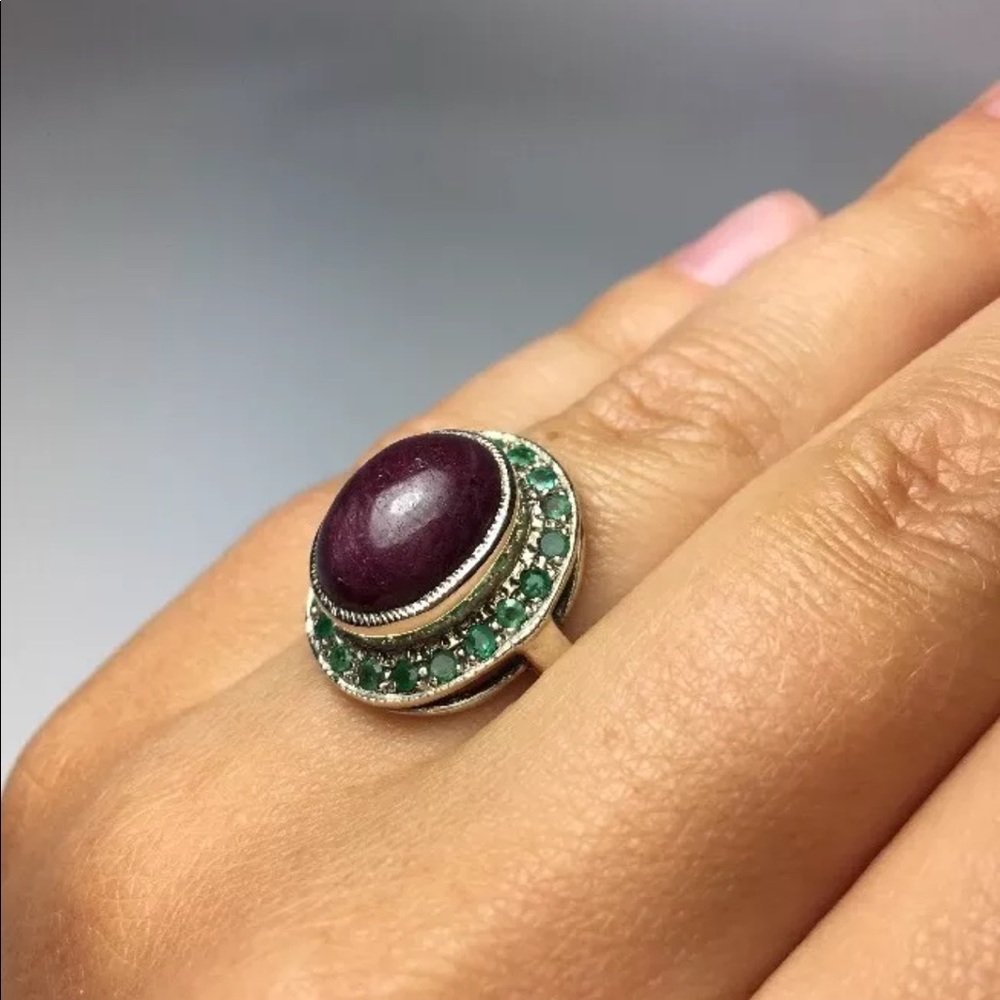 6 Carat cabochon cut ruby ring with emeralds 6.5