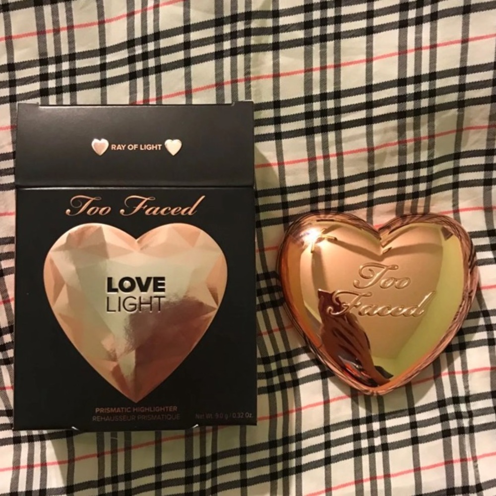 Too Faced Highlighter 💖 / Sold on Ⓜ️ercari