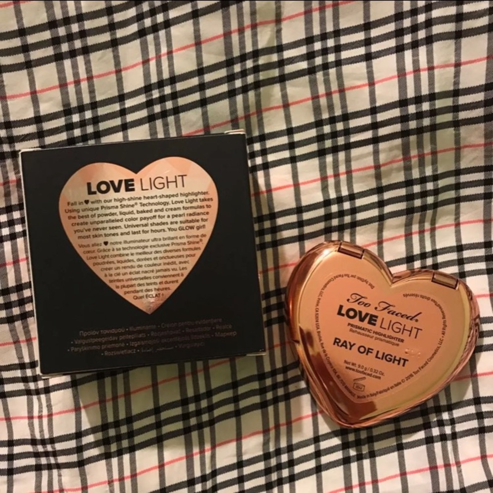 Too Faced Highlighter ๐ / Sold on โ๏ธercari - Picture 2 of 4