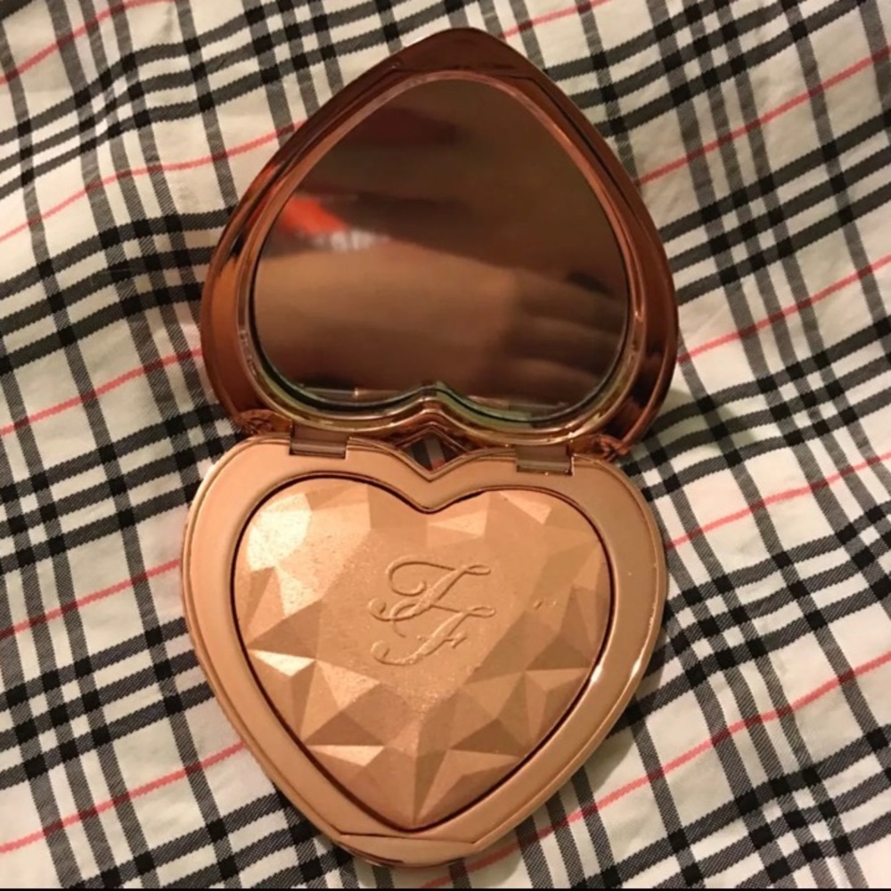 Too Faced Highlighter ๐ / Sold on โ๏ธercari - Picture 3 of 4