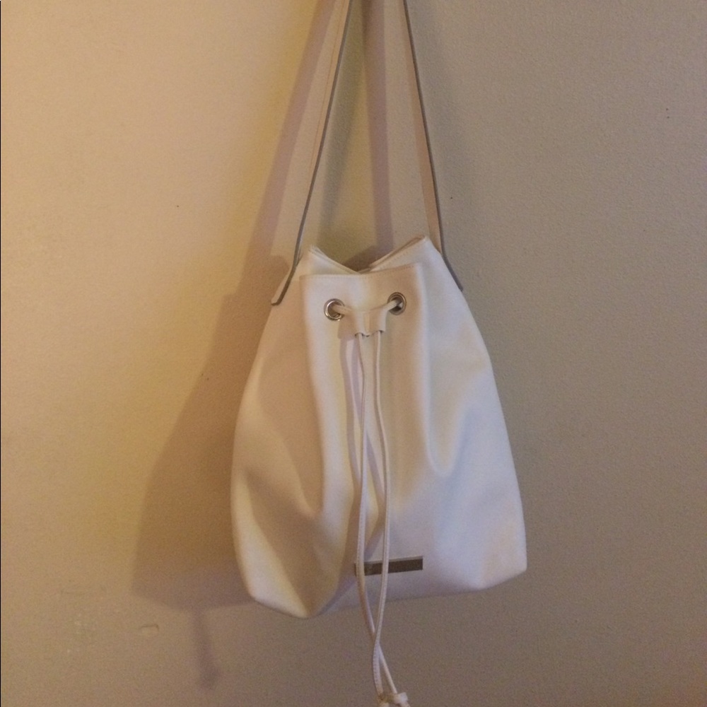 New white bucket bag