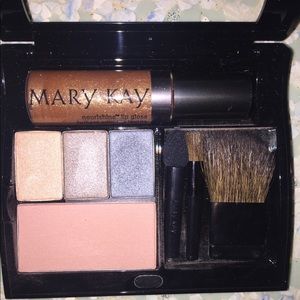 Mary Kay compact makeup set