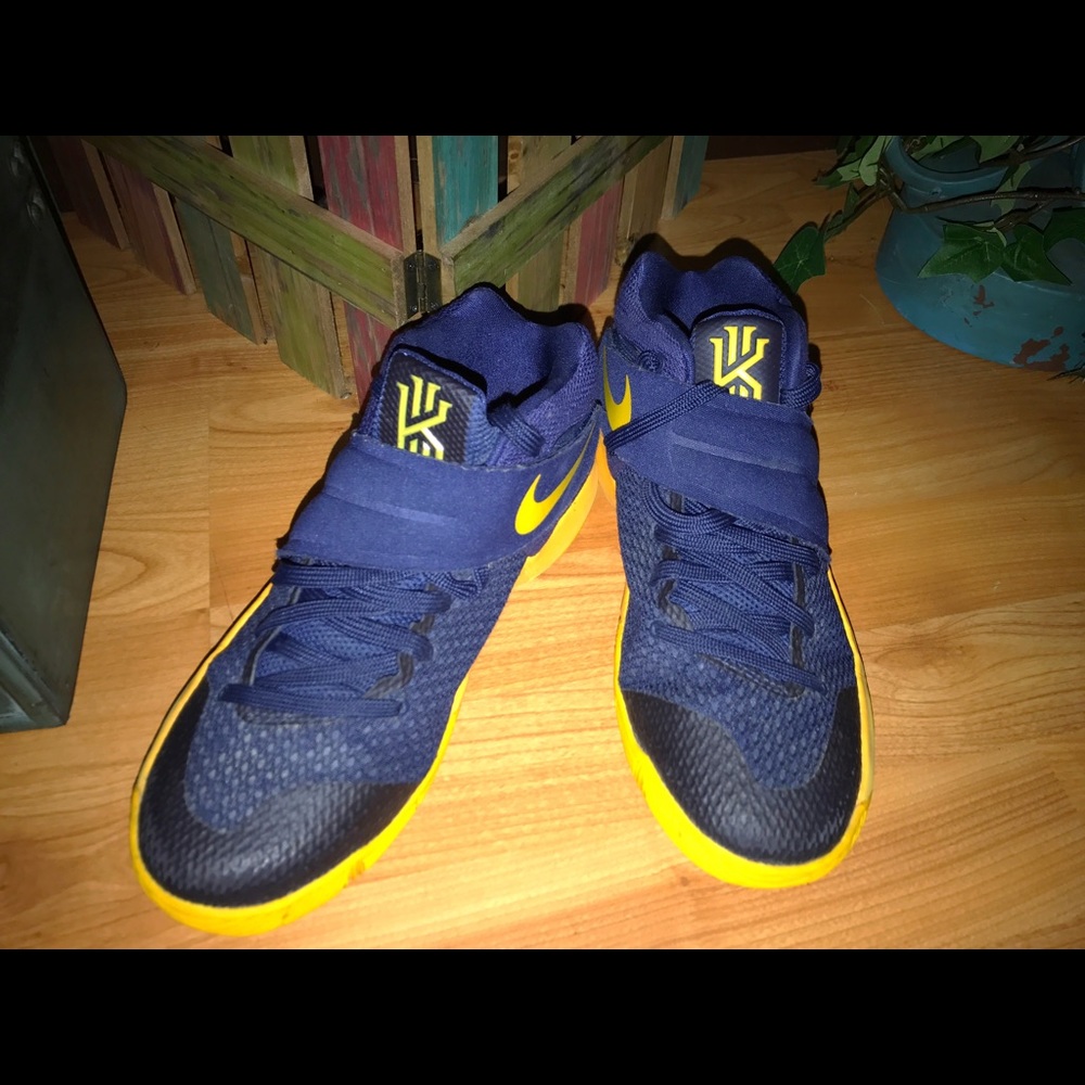 Nike Boy's Kyrie 2 Blue/Gold Shoes, Size 6