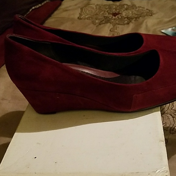 Shoes - Picture 3 of 4