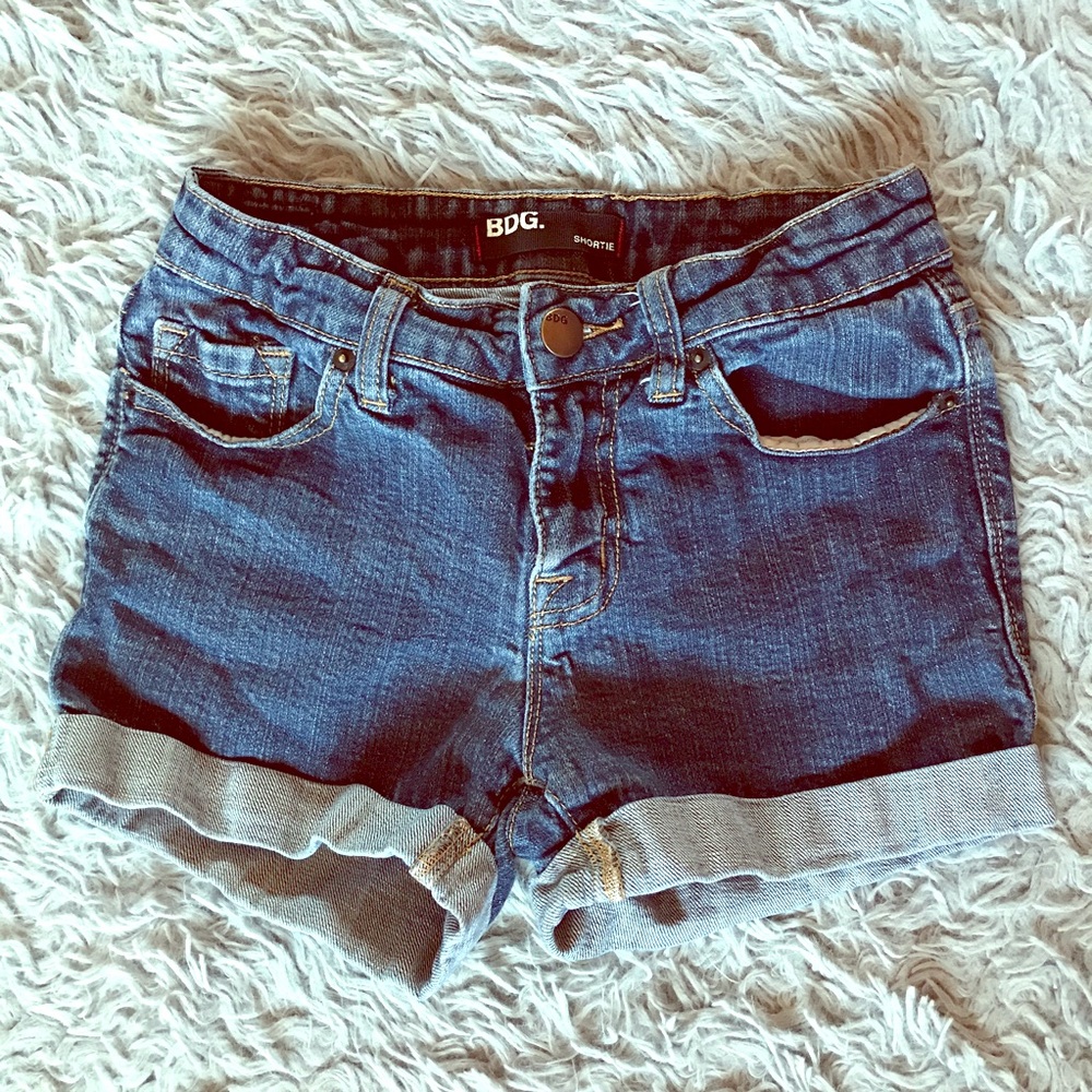 URBAN OUTFITTERS SHORTS