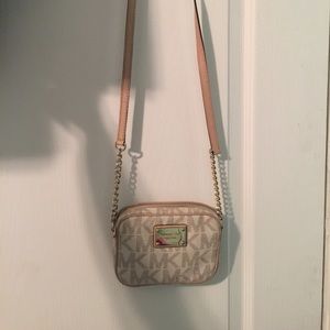 Micheal Kors cross body bag