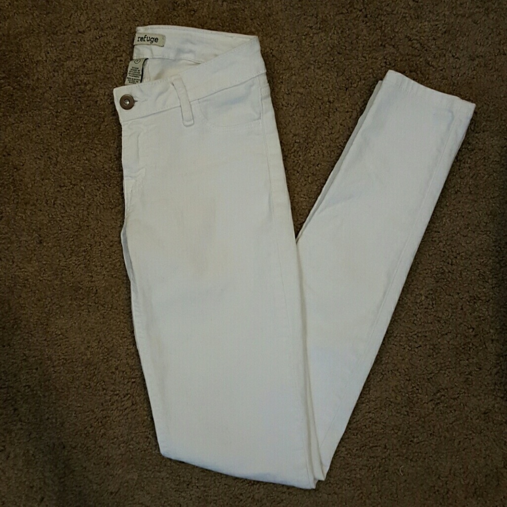 White skinny jeans