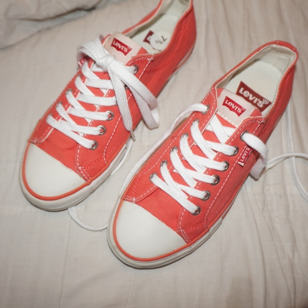 Coral levis shoes