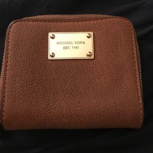 Micheal Kors Brown zip wallet