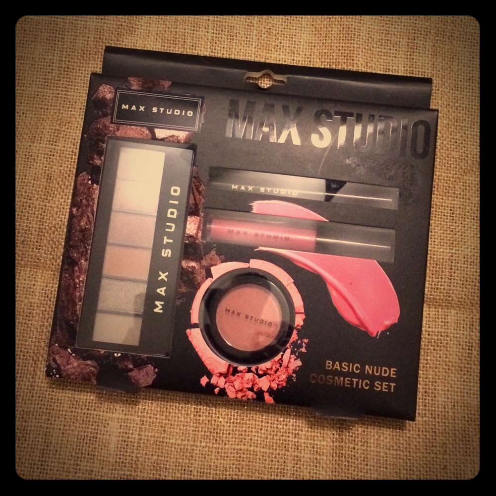Max Studio Basic Nude Cosmetic Set