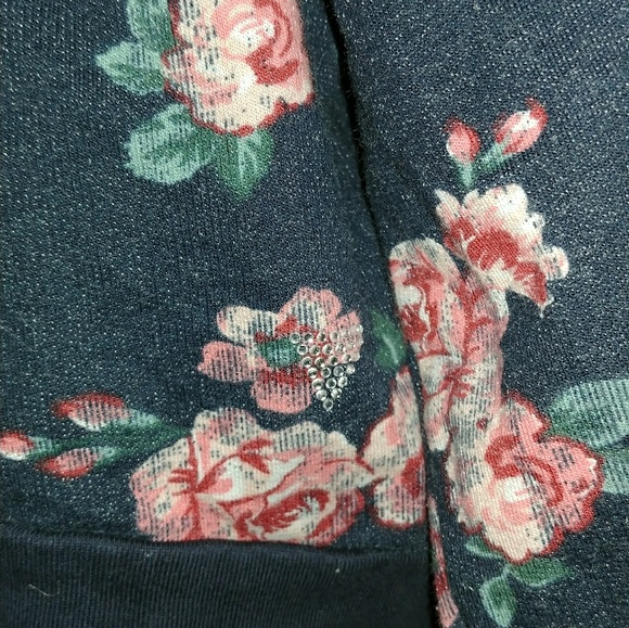 Cute!! Guess girls crop top hoodie, size 8, - Picture 2 of 4