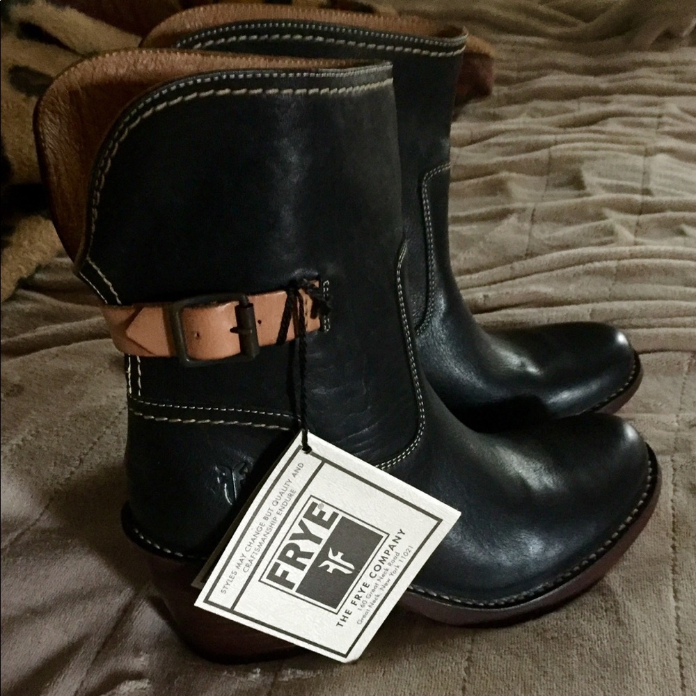 NWT Frye Handcrafted Black Leather Boots, s 8.5 B