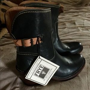 NWT Frye Handcrafted Black Leather Boots, s 8.5 B