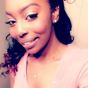 Meet your Posher, Alexis