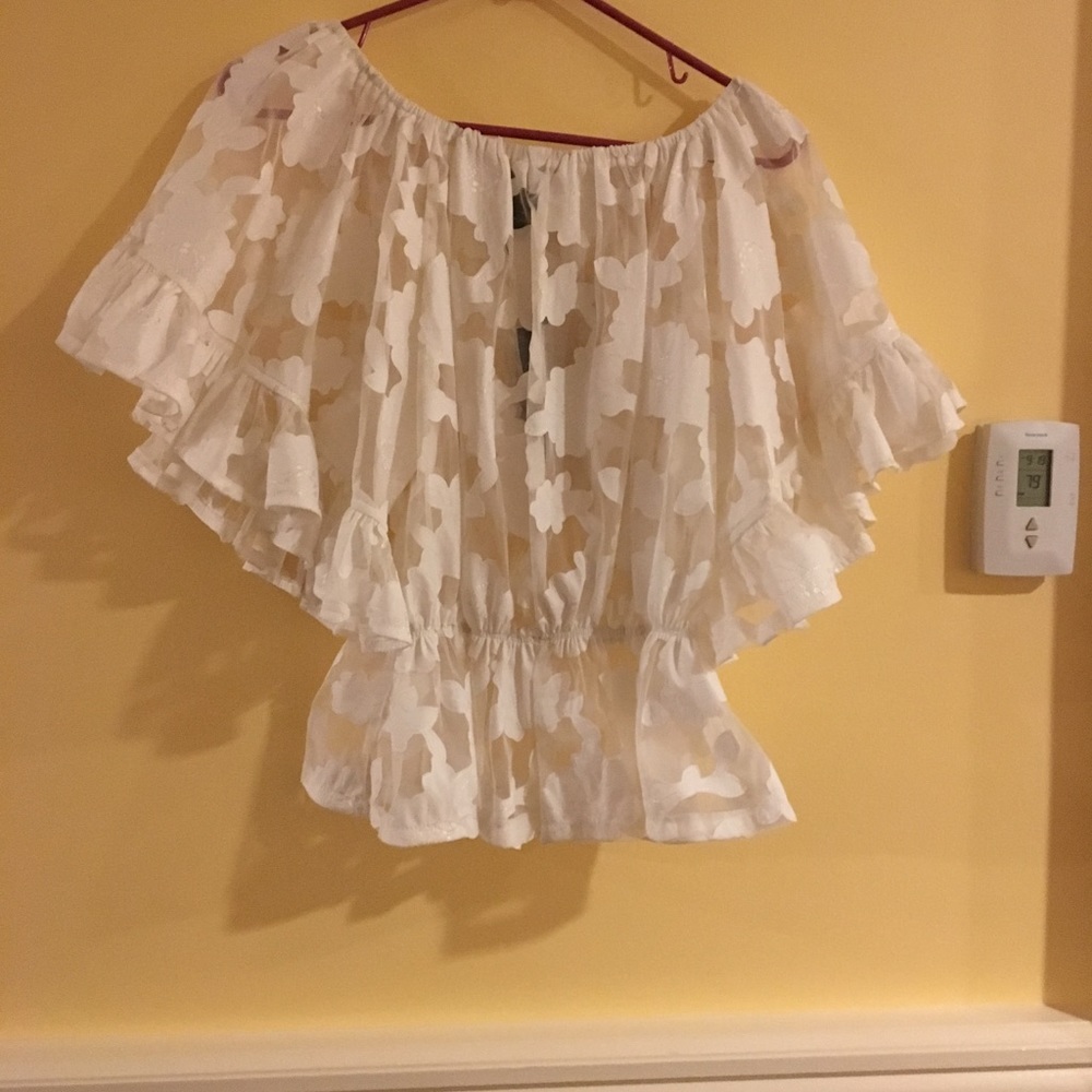 Floral white mesh top ❤️