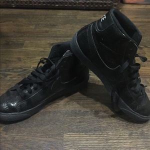 Authentic Black Nike High tops 👟🖤🖤🖤