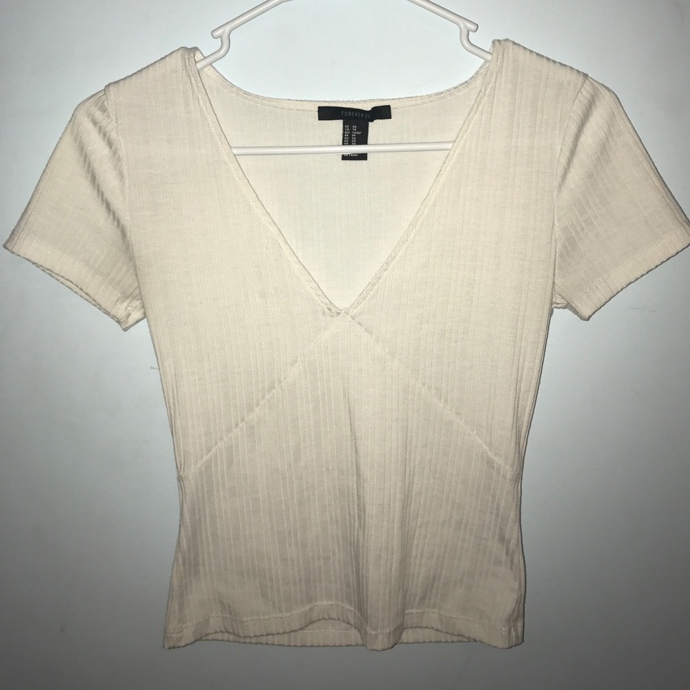 White V neck top