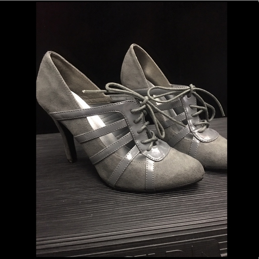 Tie-Up Heels