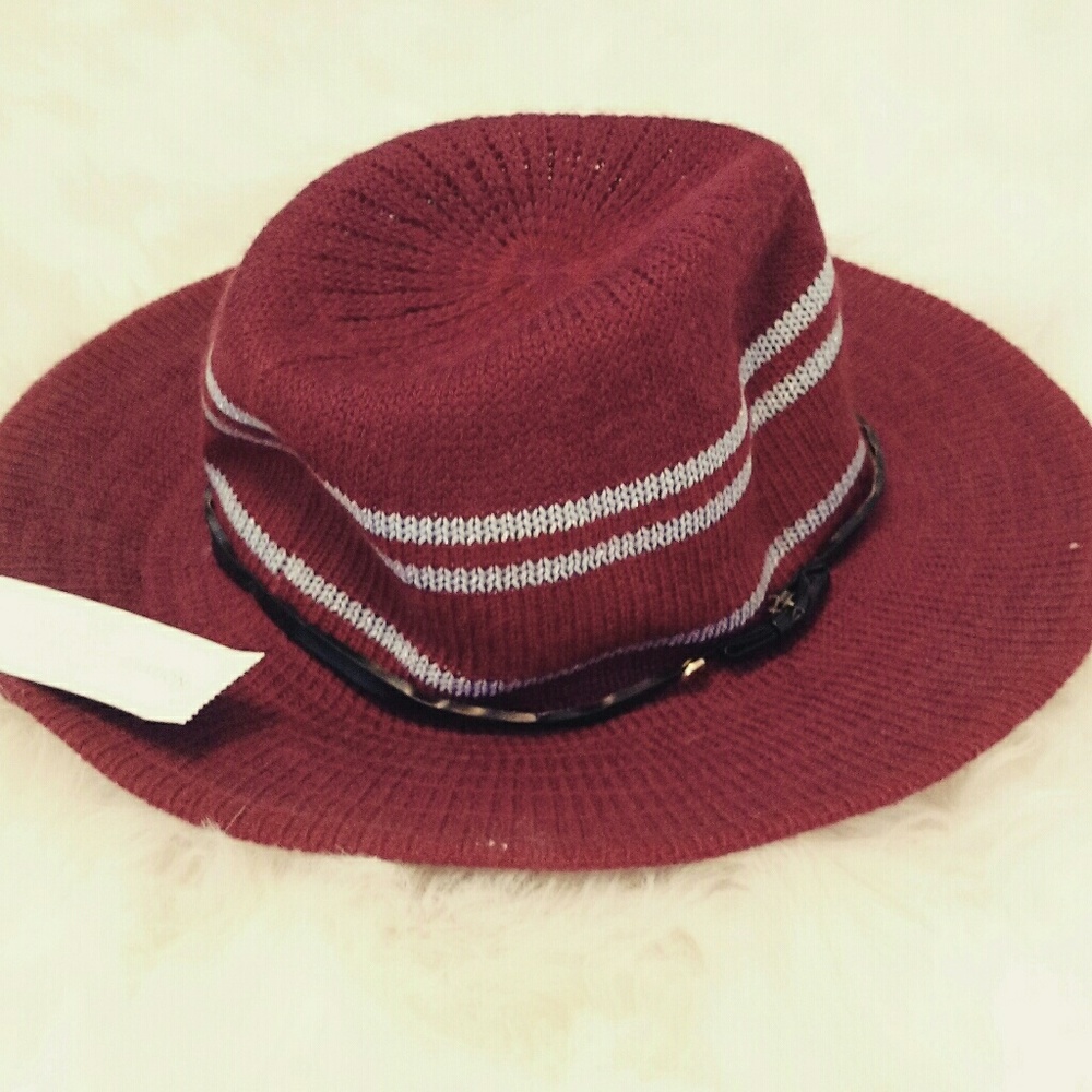 BCBG wool maroon hat
