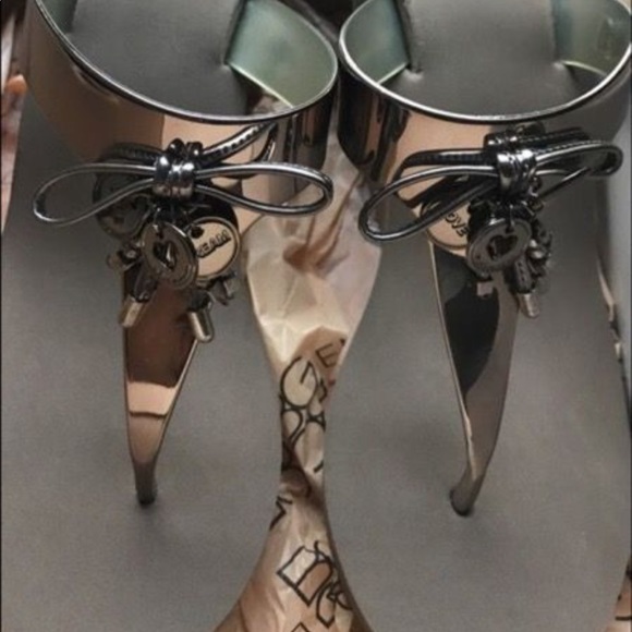 Woman shoes - Picture 2 of 5