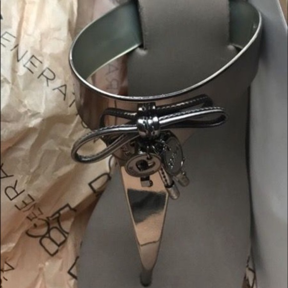 Woman shoes - Picture 3 of 5