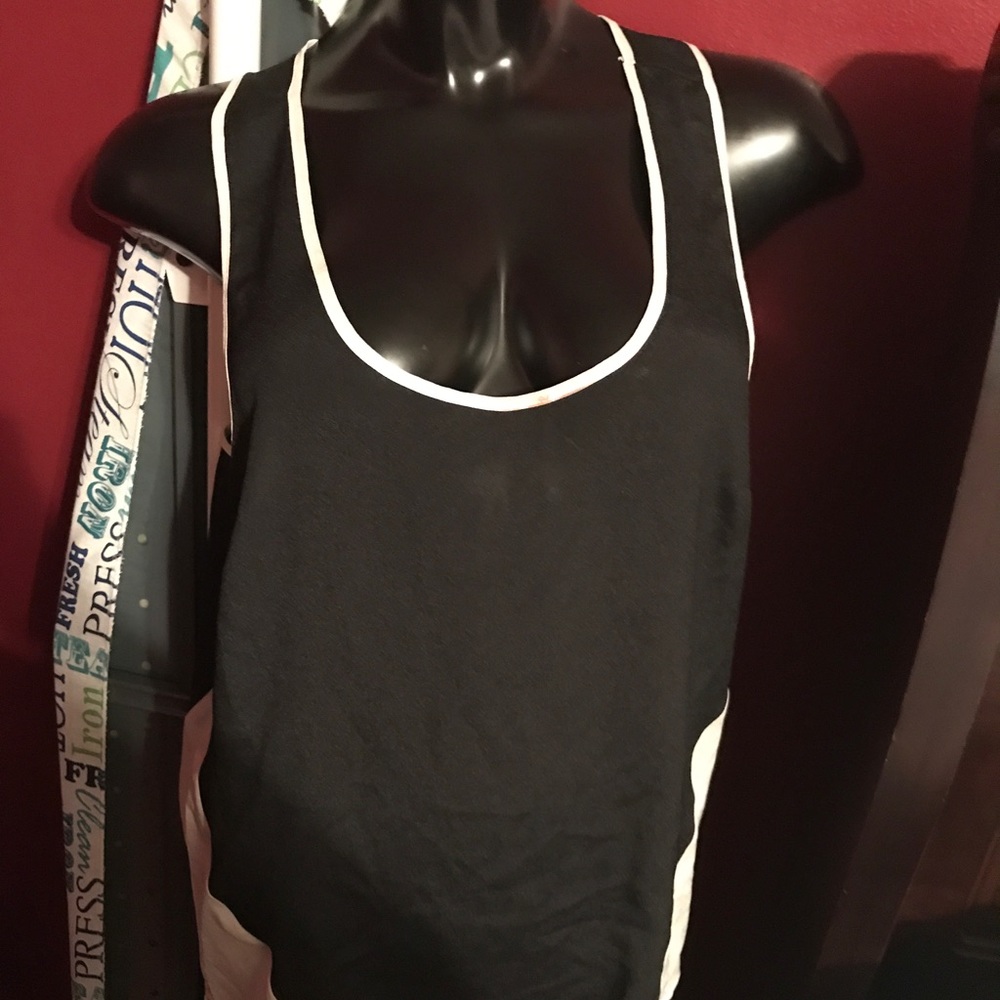 Sleeveless shirt