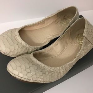 Vince Camuto Ellen Flat Beige Size 5