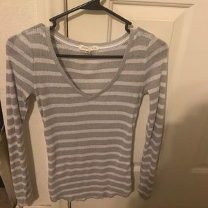 Aero stripped v neck long sleeve shirt