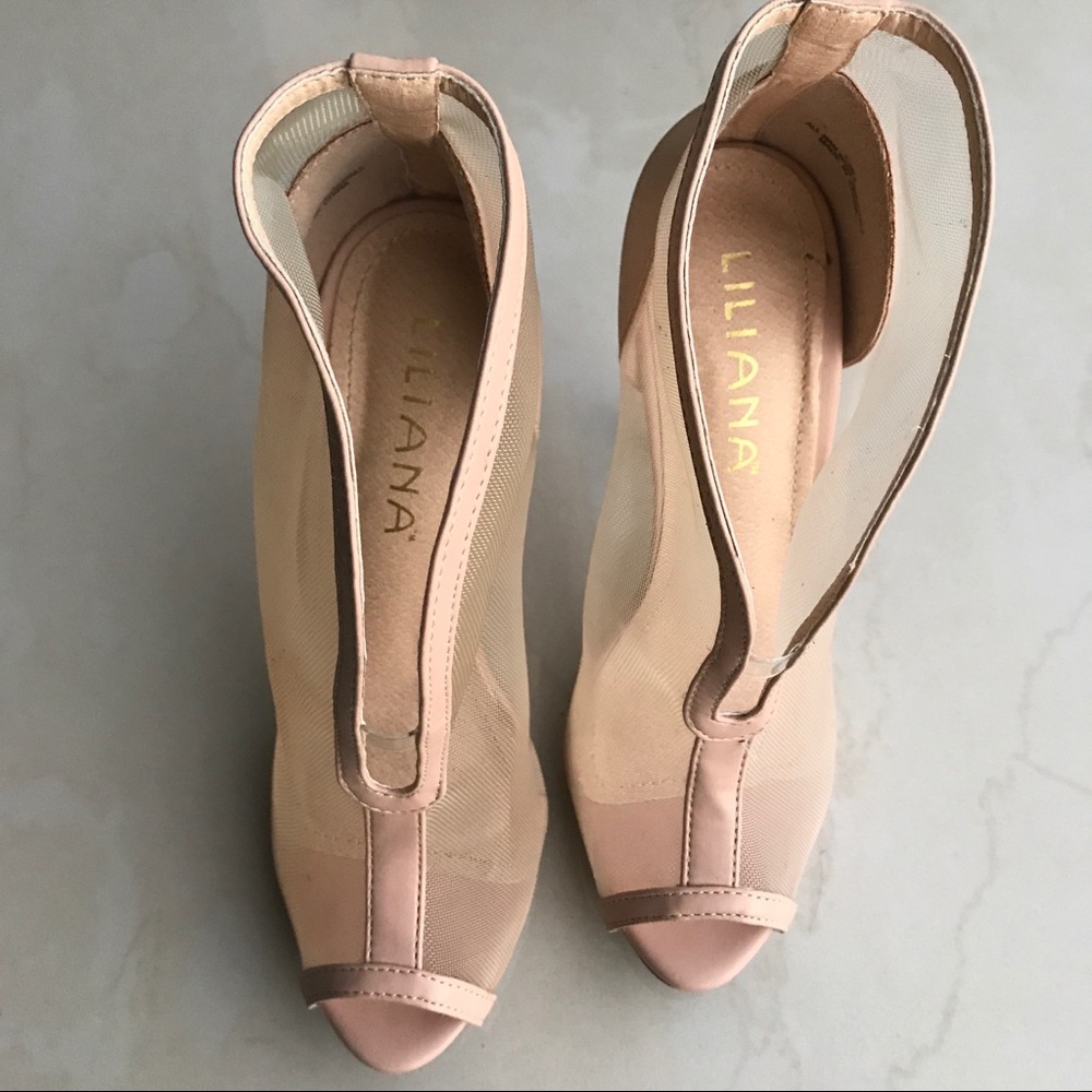 Liliana netted taupe heels 💕3.99 shipping!