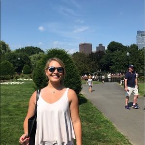 Meet your Posher, Caroline